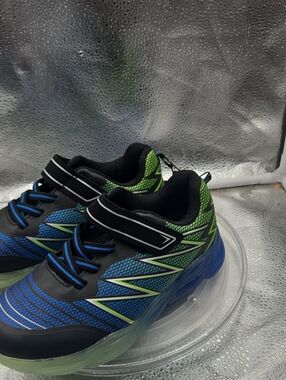U Athletic works, little boys, shoes, size 3.